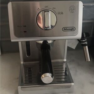 DELONGHI ESPRESSO MACHINE WITH LAVAZZA ESPRESSO ROAST